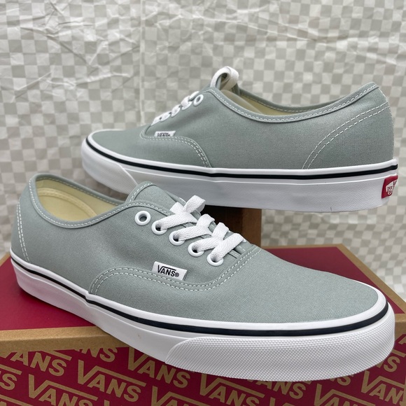Vans Men’s Lt Gray Canvas Authentic
Color Theory Pure Grey
VN000D7YEPO Sneakers - Picture 8 of 16